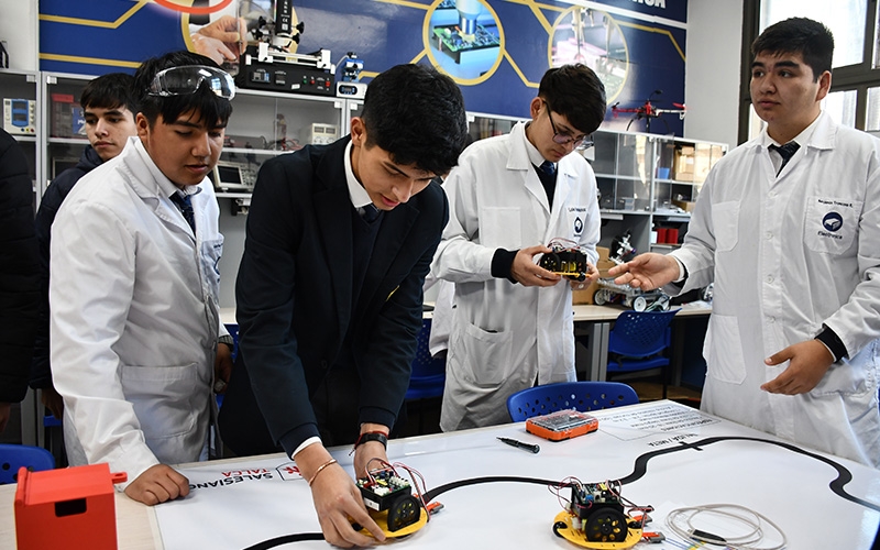 Estudiantes de 1° y 2° medio conocieron la Especialidad de Electrónica