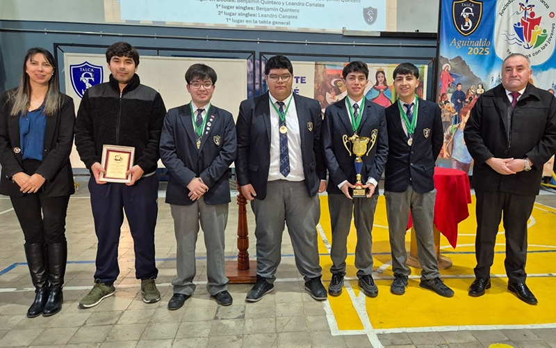 Comunidad Educativa reconoci&oacute; a campeones nacionales de Tenis de Mesa