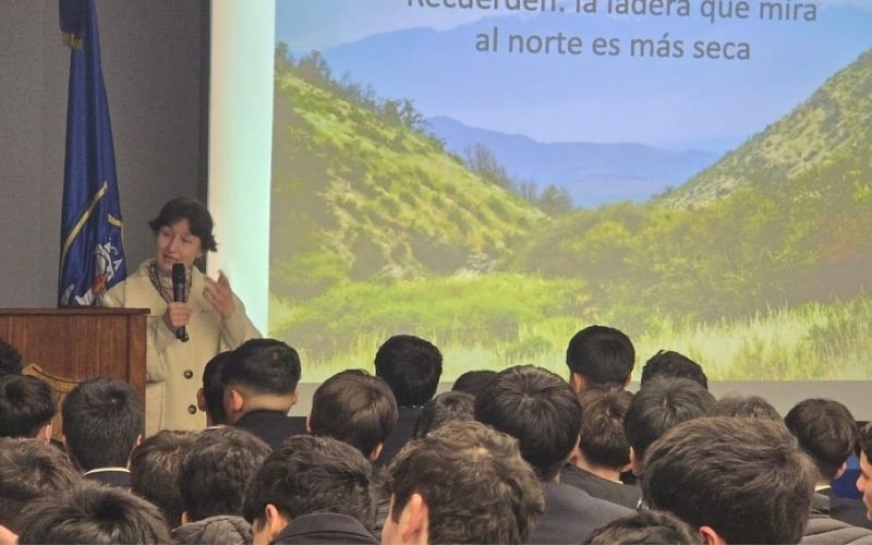 Estudiantes conocieron la biodiversidad y amenazas de los bosques de Chile