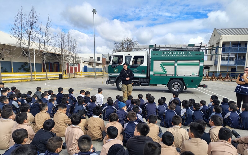 1&deg; y 2&deg; b&aacute;sicos en experiencia de aprendizaje con Bomberos de Talca