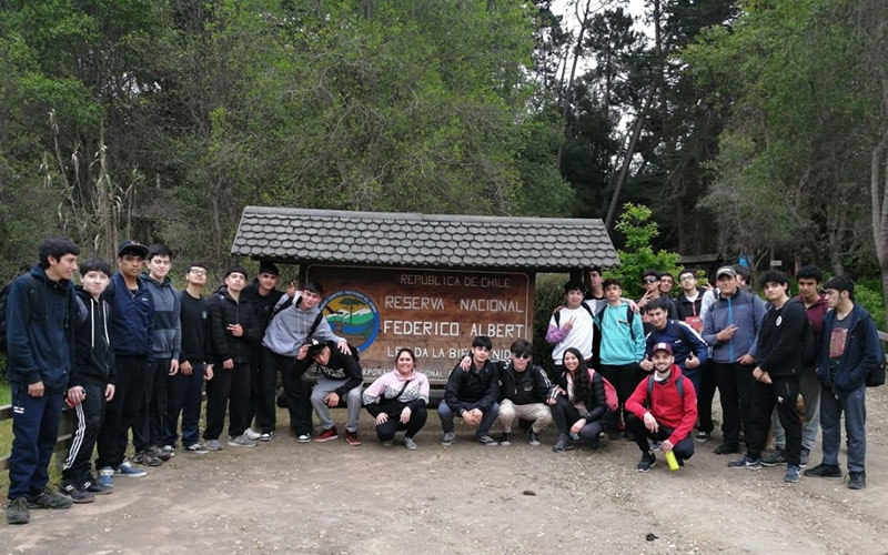 Grupo de alumnos electivo biología visitó reservas forestales de Cauquenes y Chanco