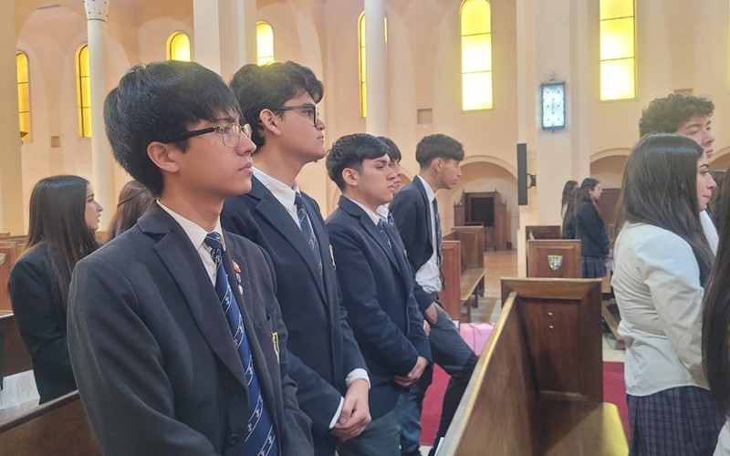 Estudiantes participaron en Eucarist&iacute;a de 4&deg; Medios en Catedral de Talca