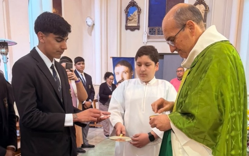 27 jóvenes recibieron la Primera Comunión