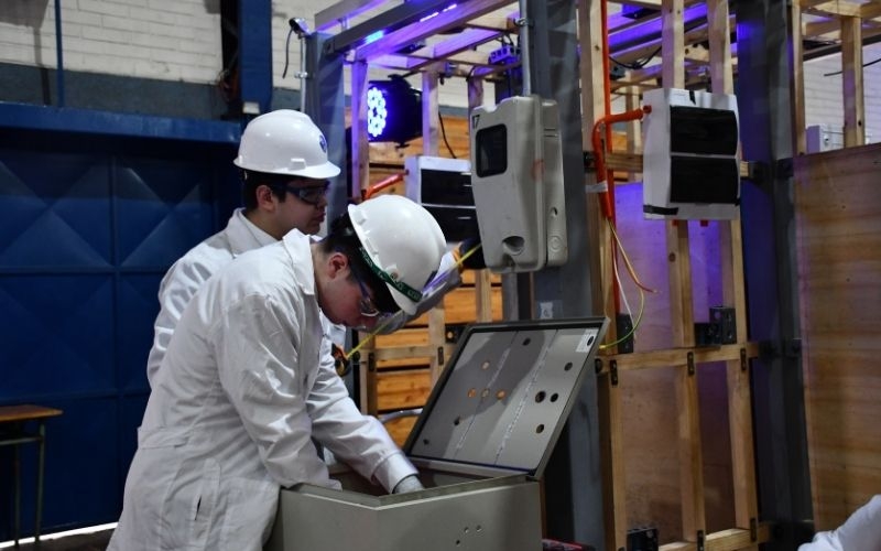 Estudiantes demostraron sus habilidades en III Competencia Técnica