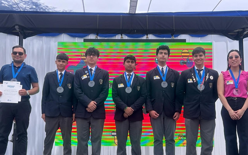 CEST destacó en FestiCiencia y recibió placa identitaria de Explora Maule