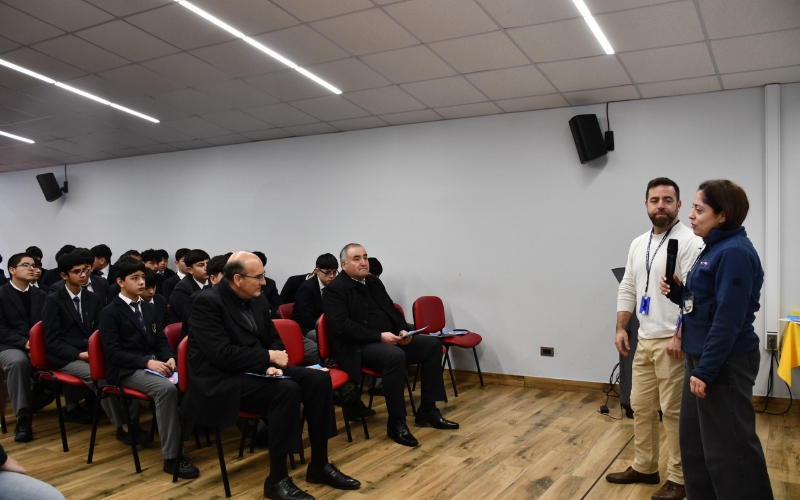 Seremi de Salud abordó riesgos del uso de vapeadores en el CEST