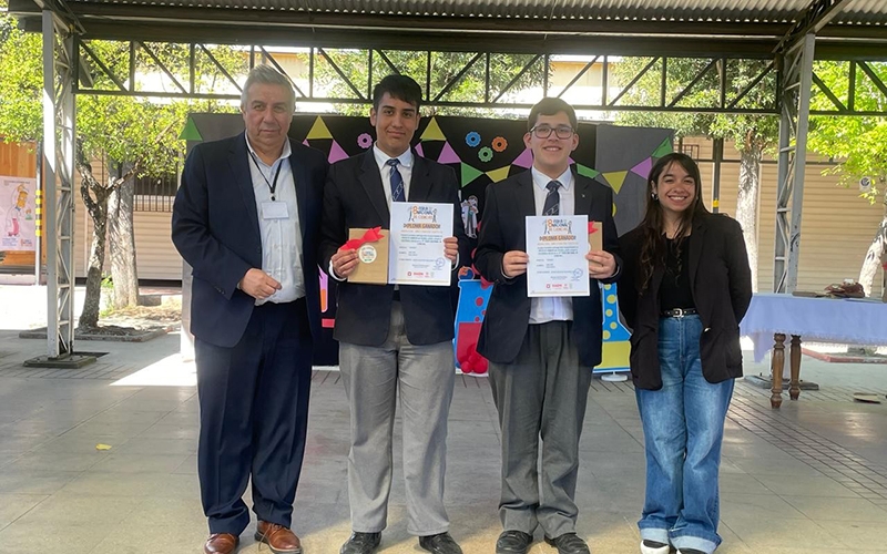 Estudiantes obtienen 1&deg; lugar en la 8&ordf; Feria Nacional de Ciencias en Talca