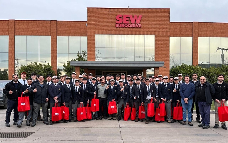 Estudiantes del 3&deg; Medio C realizaron visita t&eacute;cnica a SEW-Eurodrive