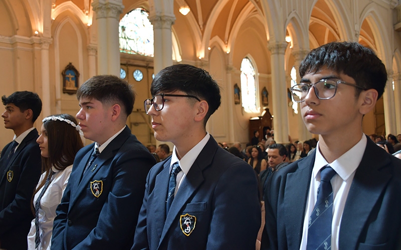 Ni&ntilde;os y j&oacute;venes del CEST recibieron su Primera Comuni&oacute;n