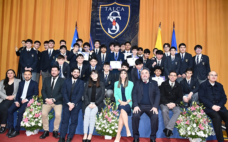 CEST reconoci&oacute; a estudiantes destacados de Ense&ntilde;anza Media HC