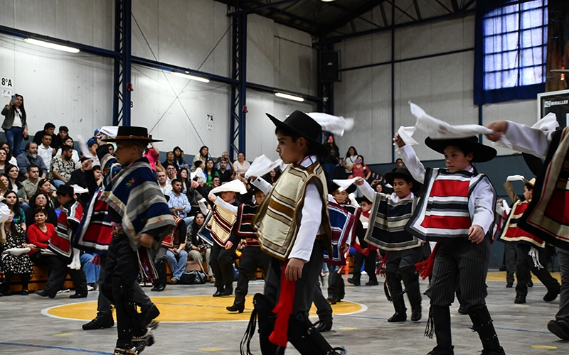 CEST celebr&oacute; el Mes de la Patria con colorida Velada Folcl&oacute;rica