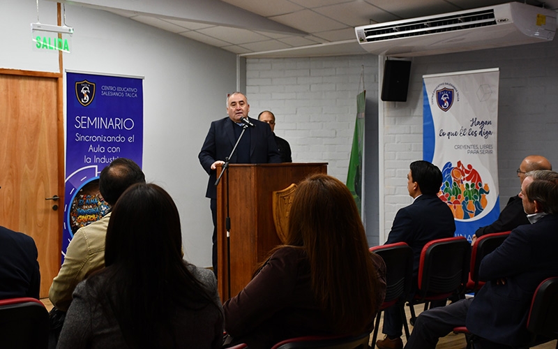 Especialidad de Gráfica realizó seminario de vinculación entre educación e industria