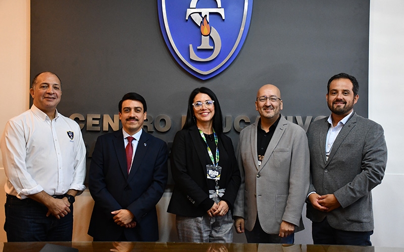 CEST y Santo Tomás avanzan en convenio colaborativo para Gráfica