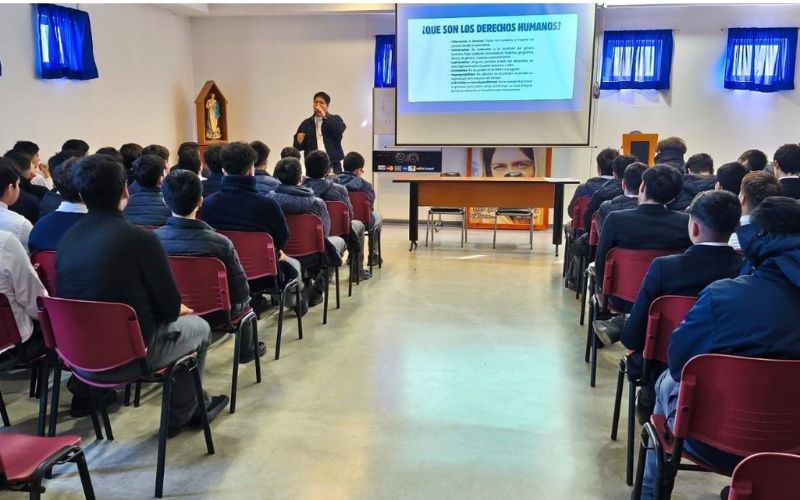 Estudiantes de Enseñanza Media Humanístico-Científica reflexionan sobre los derechos humanos