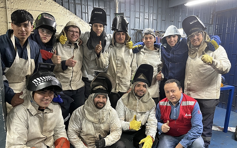 Profesores y estudiantes de Mec&aacute;nica Industrial obtienen certificaci&oacute;n en soldadura calificada