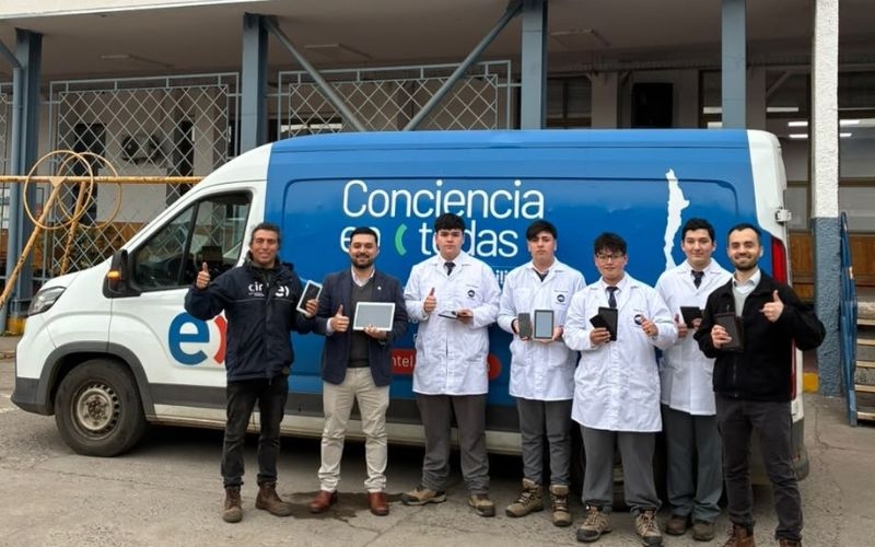 CEST entregó material electrónico a Entel para su reciclaje y reutilización