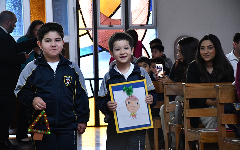 Estudiantes de k&iacute;nder celebraron su transici&oacute;n al Primer Ciclo en emotiva liturgia